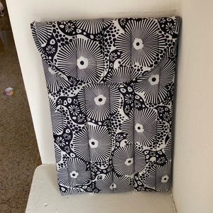 Baggu 16” black and white puffy laptop sleeve, discontinued print